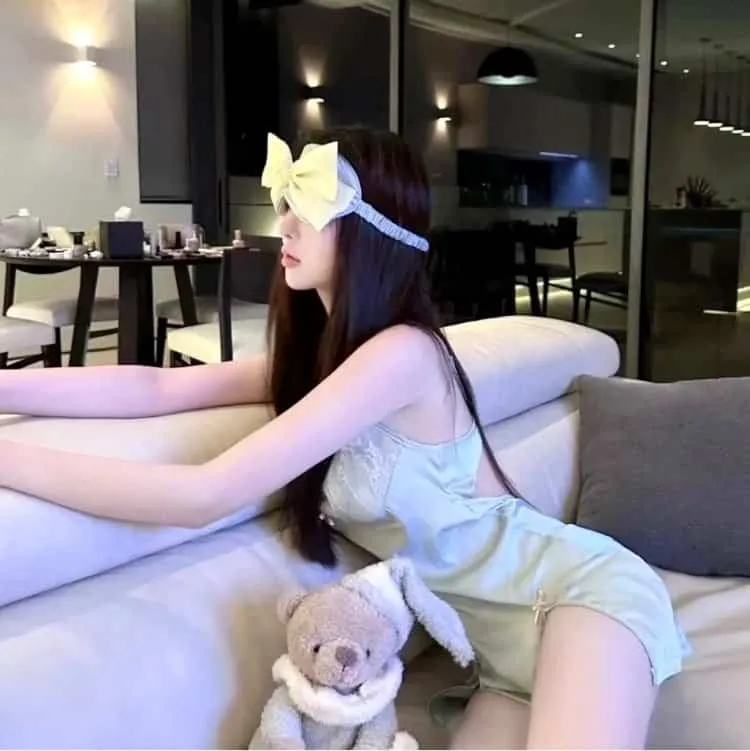 娱乐圈高甜喜剧《触及真心》1080P在线：过气女星给冷面律师当秘书，鬼怪CP再续前缘