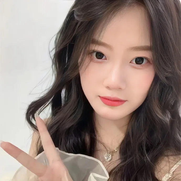 韩国丧尸喜剧《奇妙的家族》超清在线：被丧尸咬了能返老还童？脑洞大开